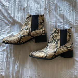 NWT Qupid Snakeskin Booties 8.5